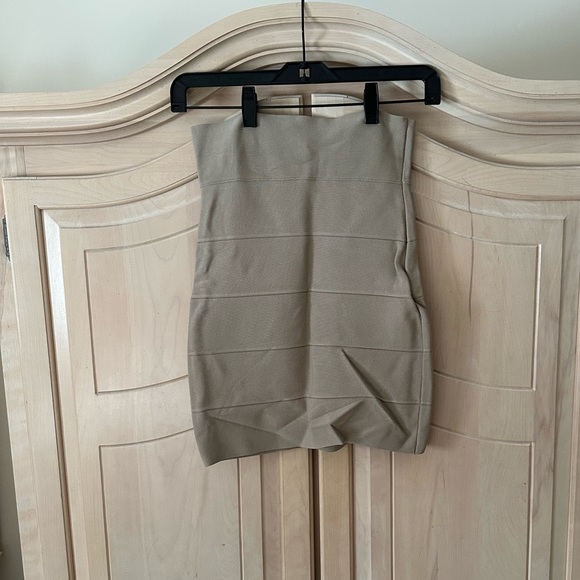*2/$25 SALE* Light Tan BCBG Bandage mini skirt XS - Picture 1 of 3